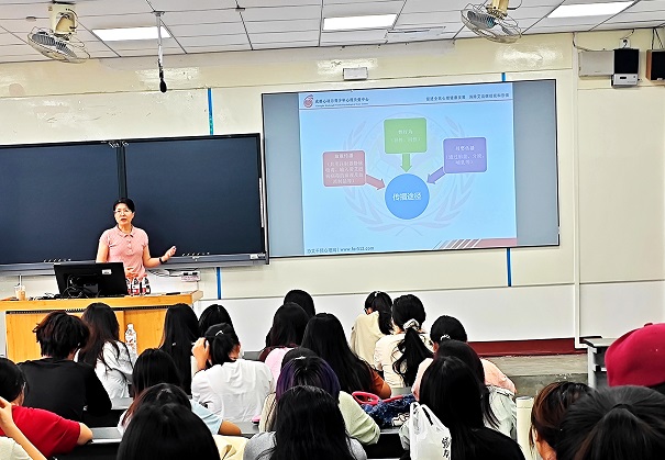 郭海燕受邀西南民族大学心理健康活动月讲座